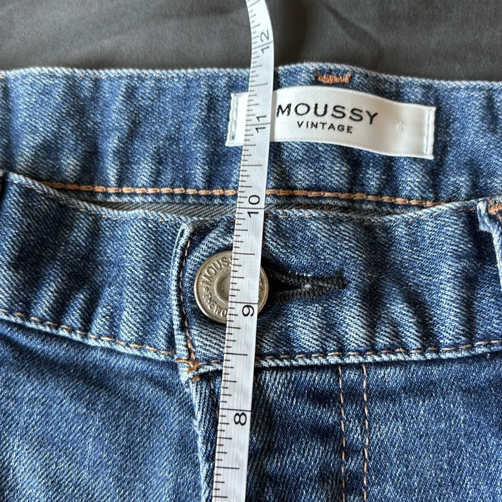 Moussy Straight Leg Blue Jeans with Raw Hem - Picture 14 of 15